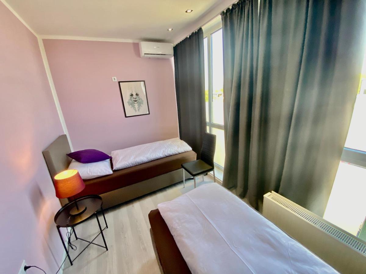 Business Near Neuss/duesseldorf Apartment Korschenbroich