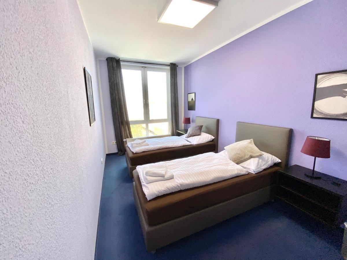 Business Near Neuss/duesseldorf Apartment